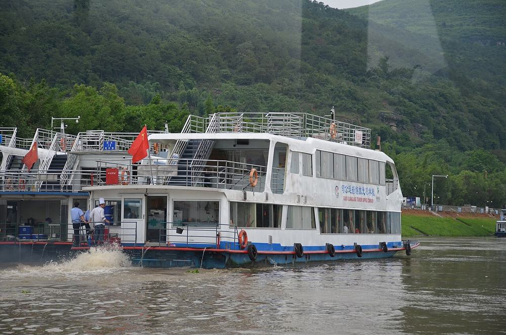 Un’altra nave che ci segue sul fiume