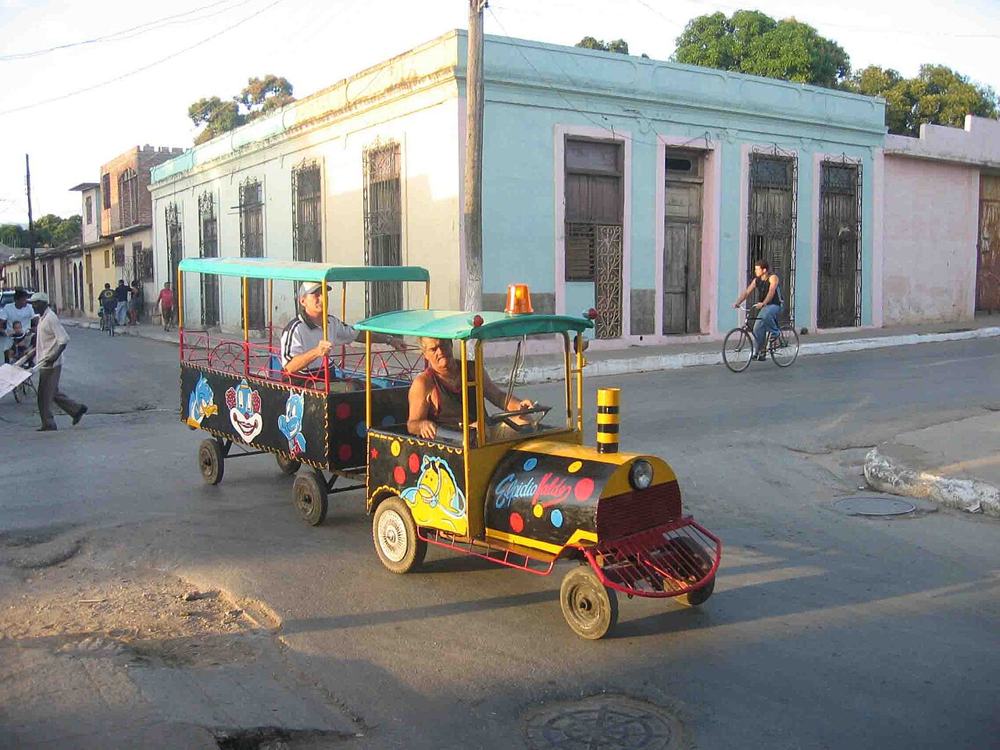 Il calesse colorato per le strade di Trinidad