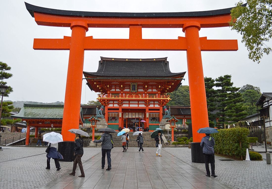 L’ingresso del santuario Fushimi Inari a Kyoto