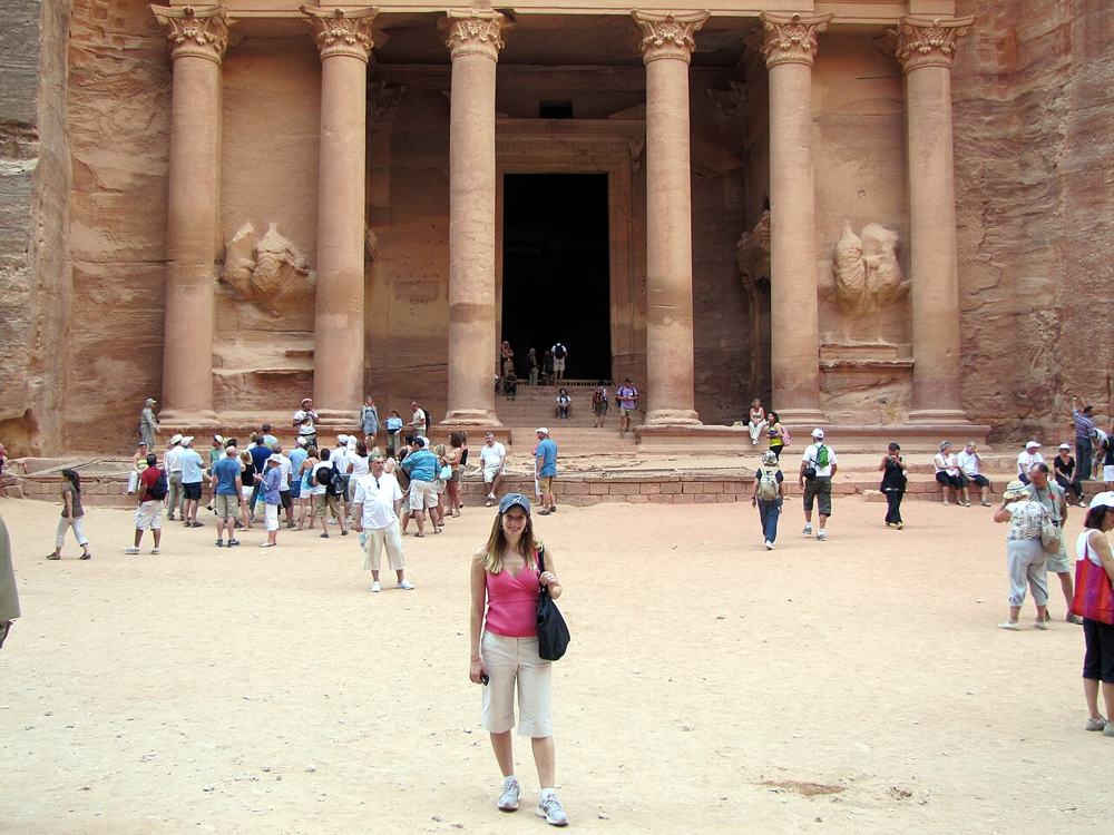Io davanti al Tesoro di Petra
