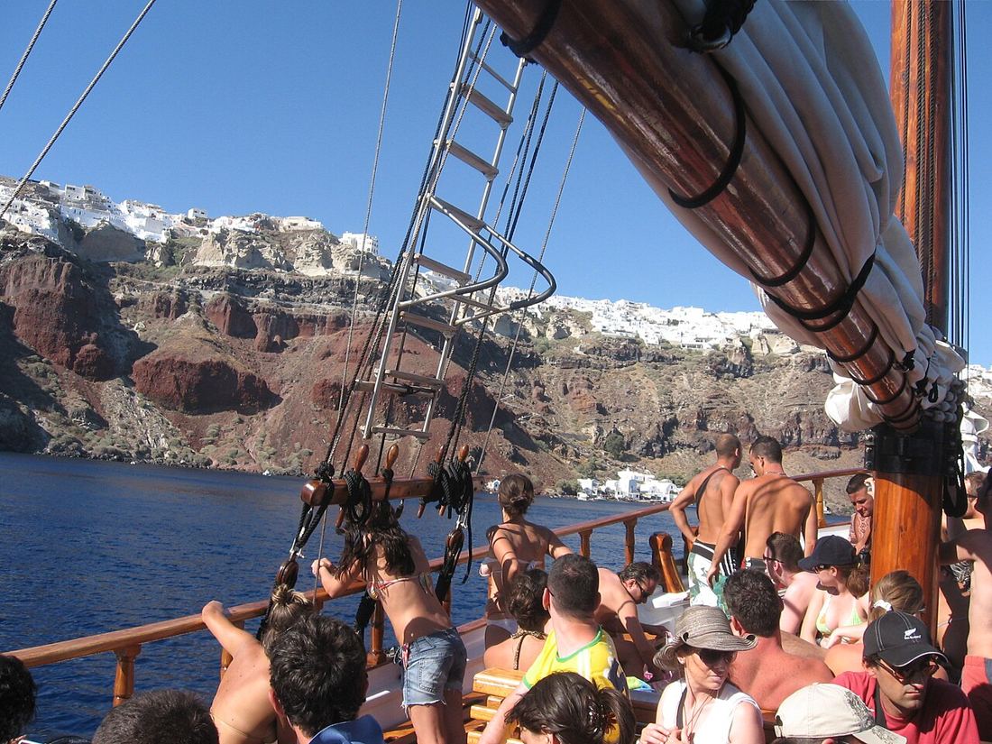 Oia vista dal ponte della nave, Santorini