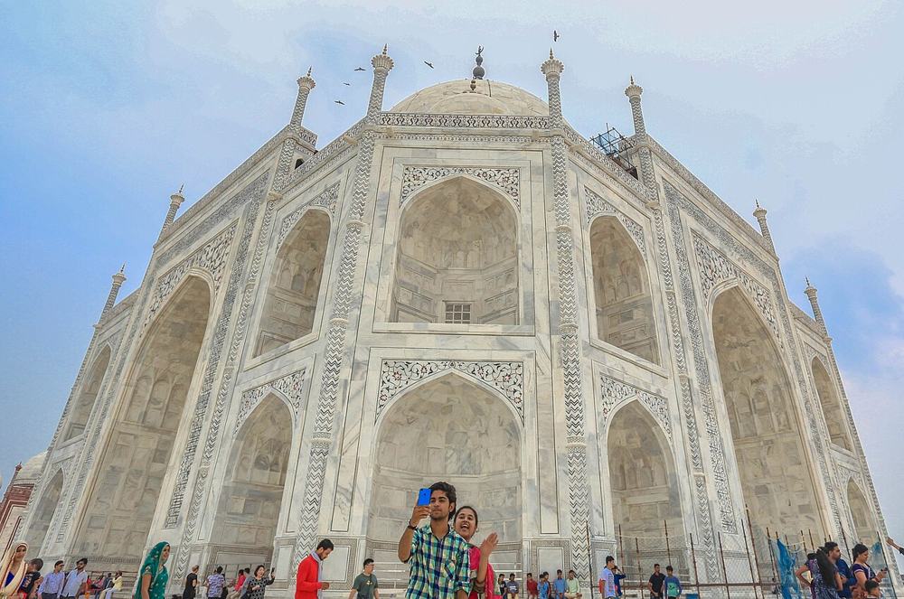 Il Taj Mahal visto dal viale