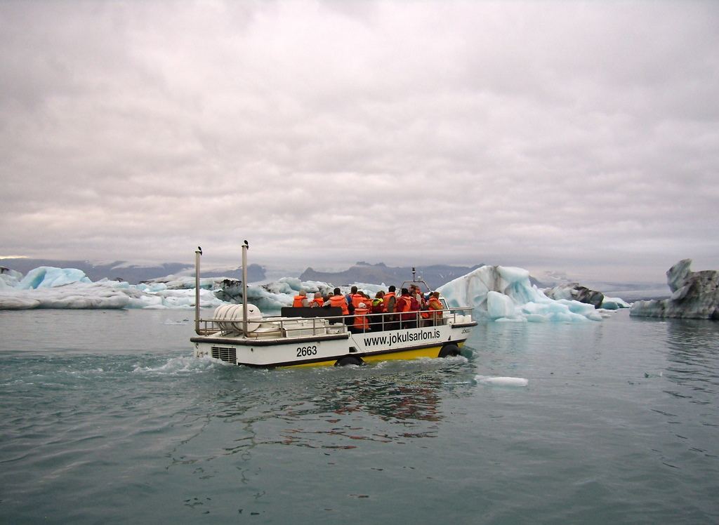 La barca tra gli iceberg
