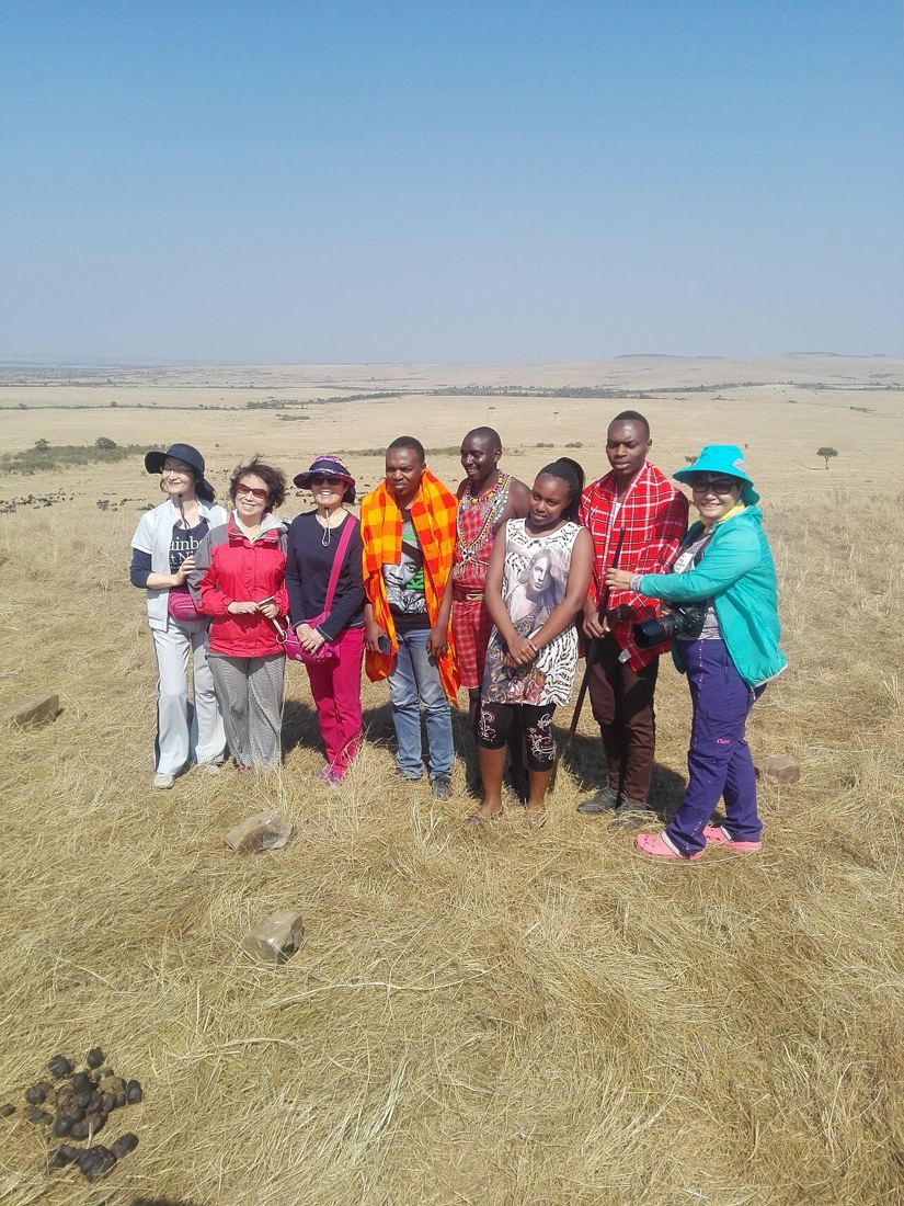 Il nostro gruppo con i ragazzi del villaggio nel Masai Mara