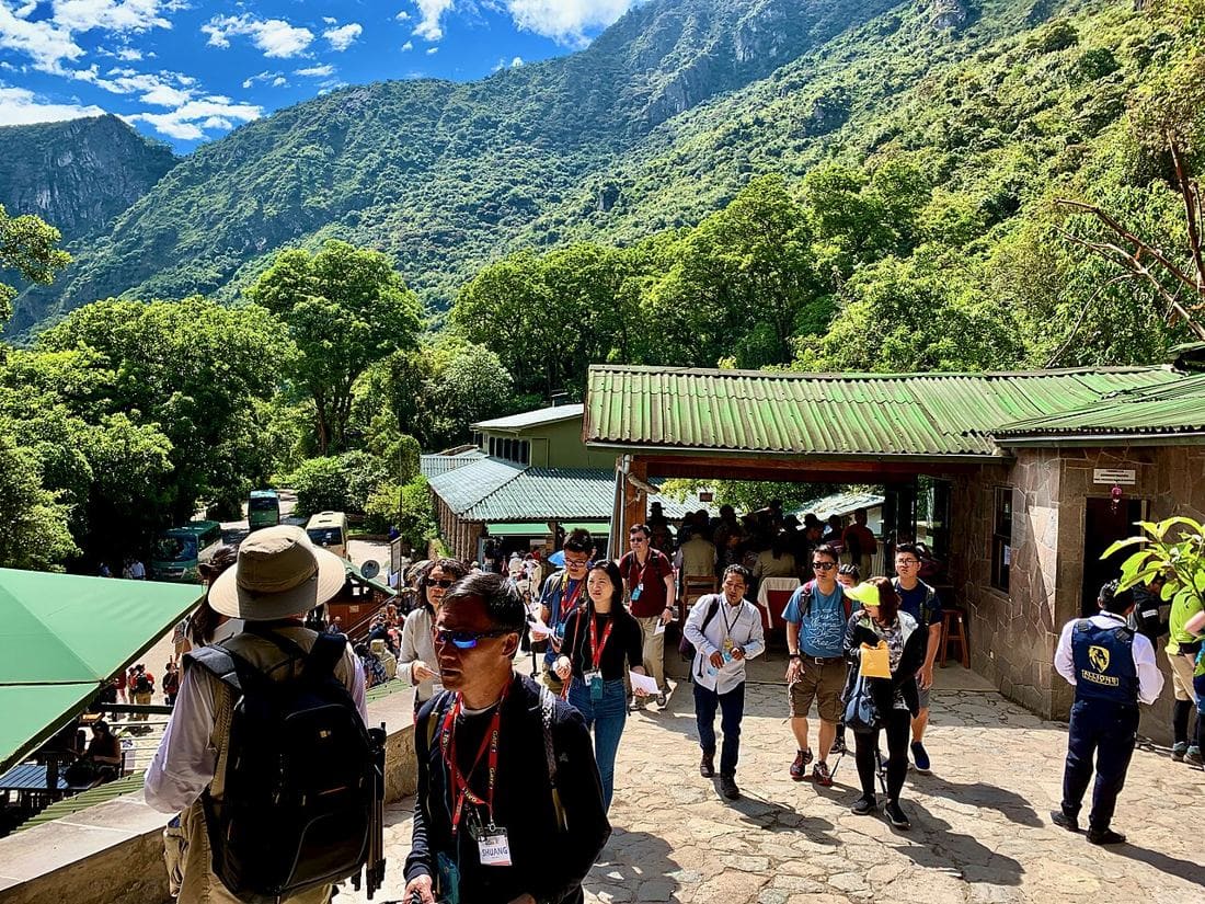La fila all’ingresso di Machu Picchu alle otto