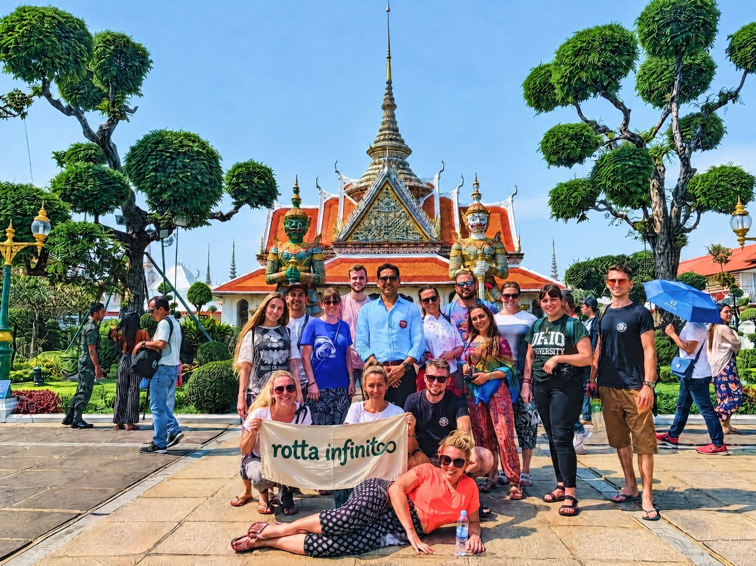 Un altro scatto al Wat Arun, un gruppo più piccolo