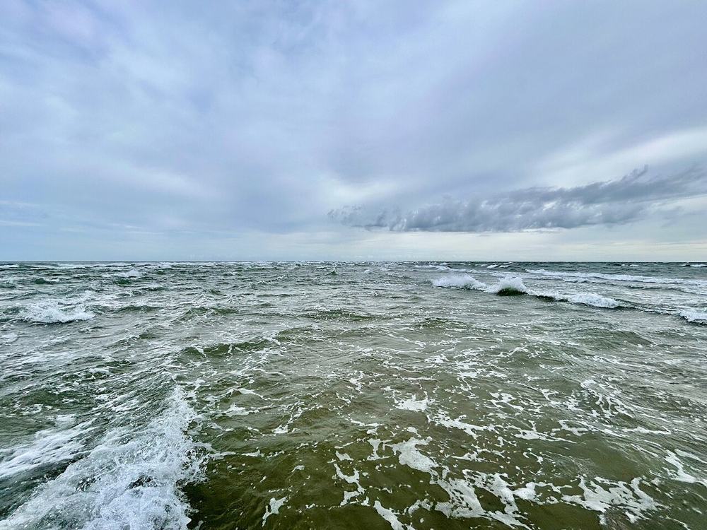 Le onde dei due mari che si incontrano