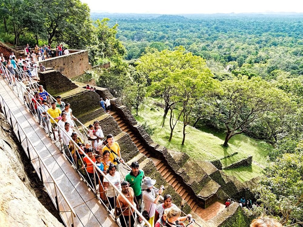 La fila sulle scale di Sigiriya