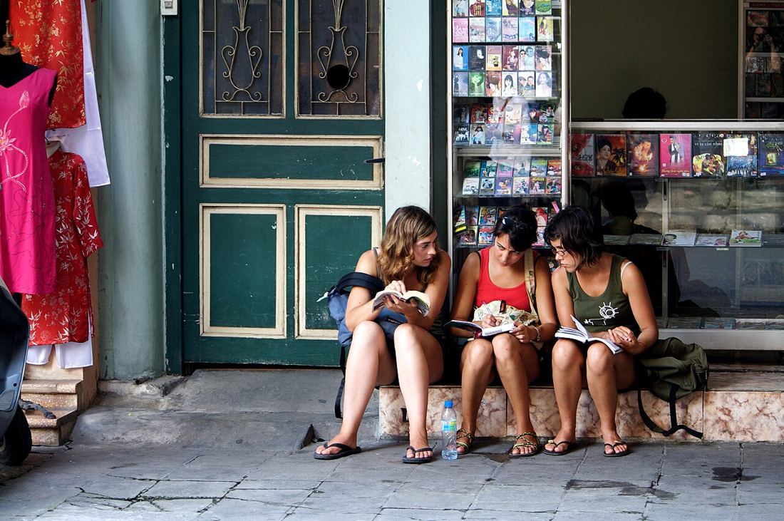 Io e mia sorella a Hanoi con un’amica